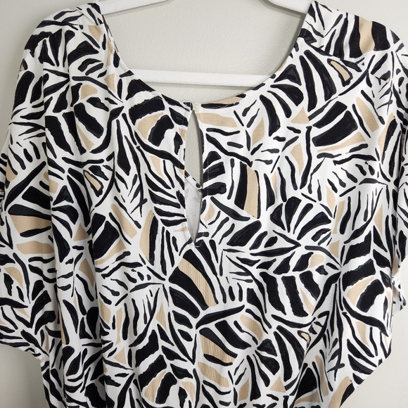 Loft Beach Romper Womens XL Black Beige White Flutter Sleeves Tie Belt vacay - Picture 8 of 15